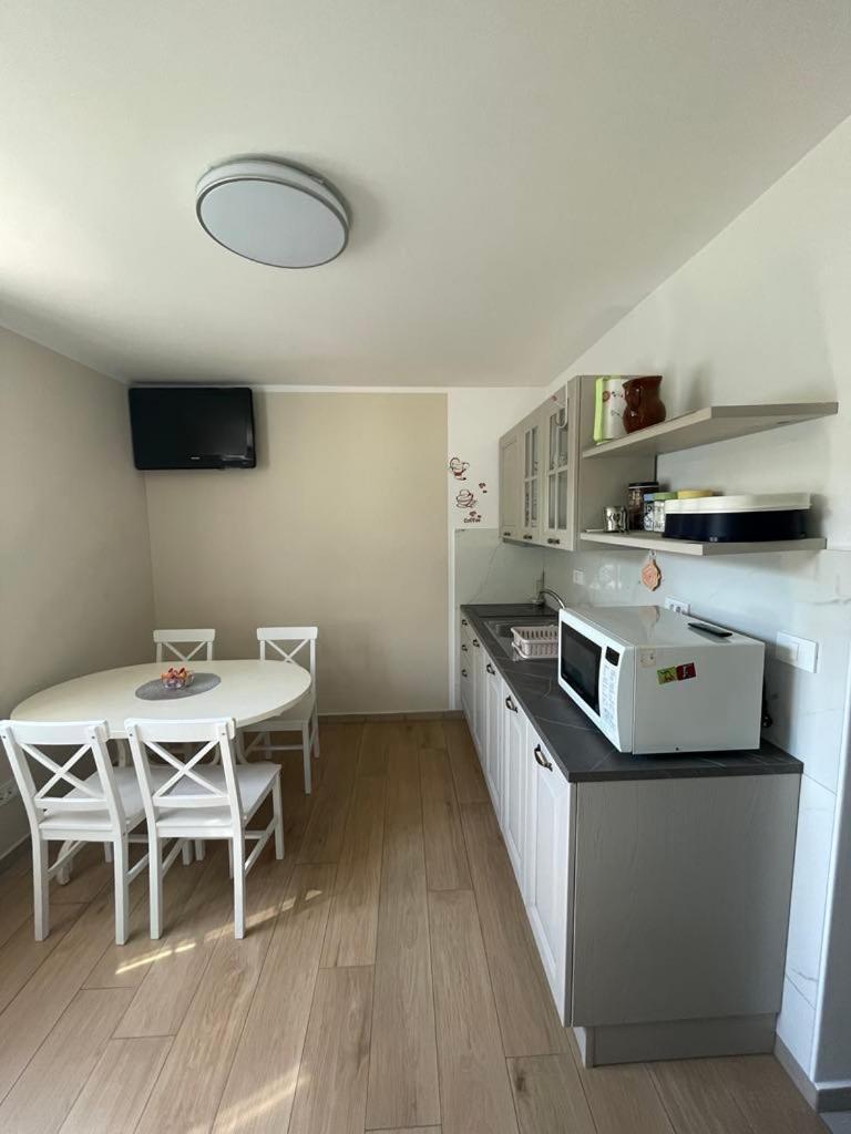 Apartma Metulj - New